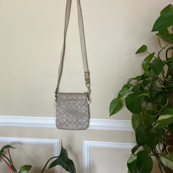 Coach Poppy Crossbody Tan Purse Gold Accents Floral Flowers vintage - Picture 3 of 5